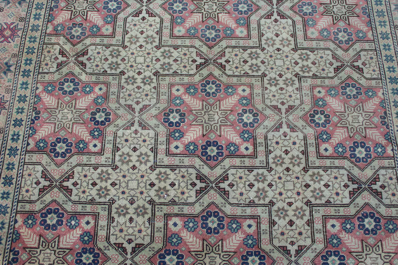 Vintage Turkish Accent Area rug 3.8 x 4.8 ft