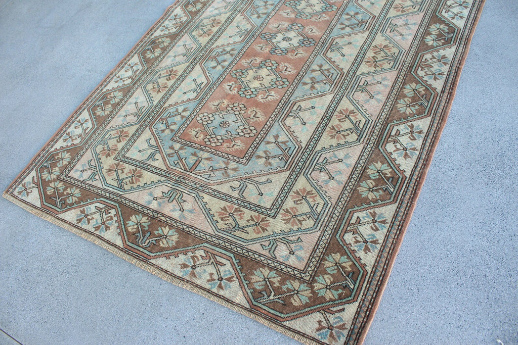 XL Vintage Turkish Accent Area rug 5.3 x 7.8 ft