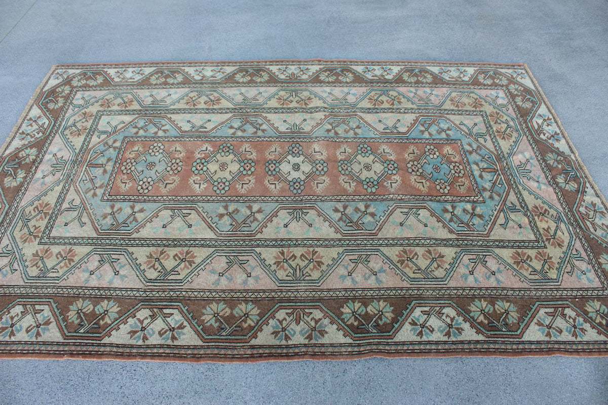 XL Vintage Turkish Accent Area rug 5.3 x 7.8 ft