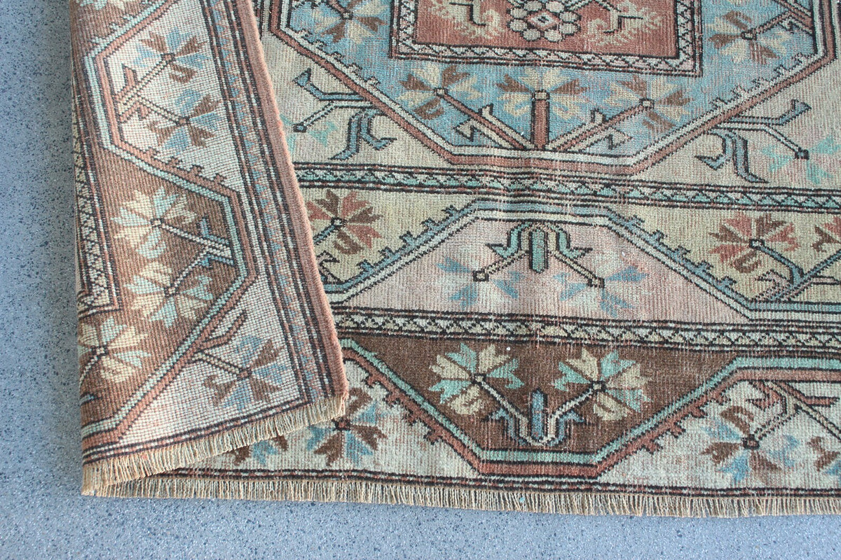 XL Vintage Turkish Accent Area rug 5.3 x 7.8 ft