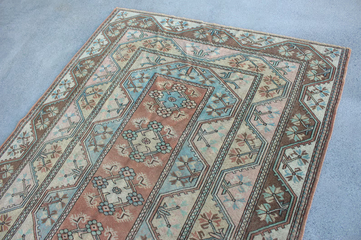 XL Vintage Turkish Accent Area rug 5.3 x 7.8 ft