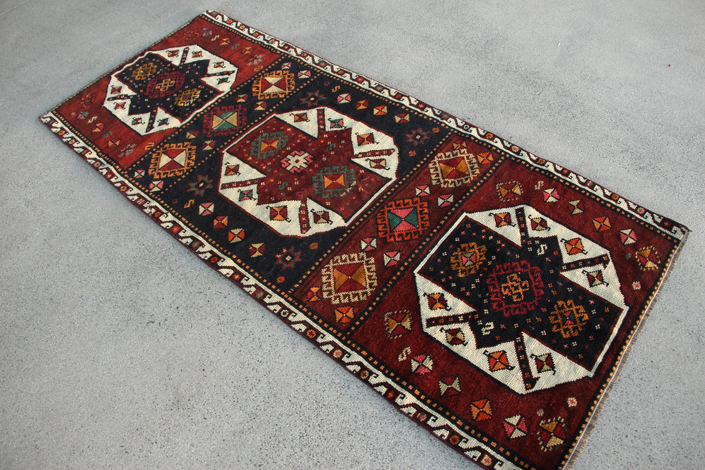 Vintage Turkish Accent Area rug 2.8 x 6.6 ft