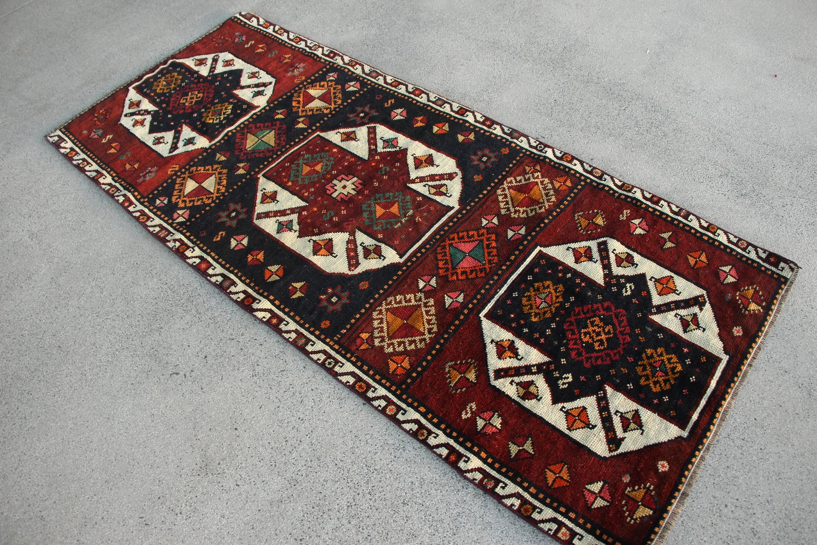 Vintage Turkish Accent Area rug 2.8 x 6.6 ft