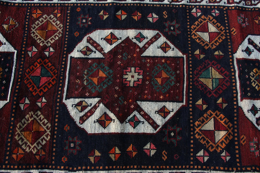 Vintage Turkish Accent Area rug 2.8 x 6.6 ft