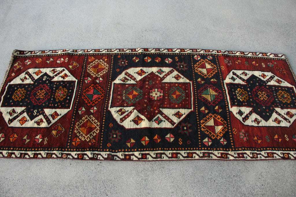 Vintage Turkish Accent Area rug 2.8 x 6.6 ft