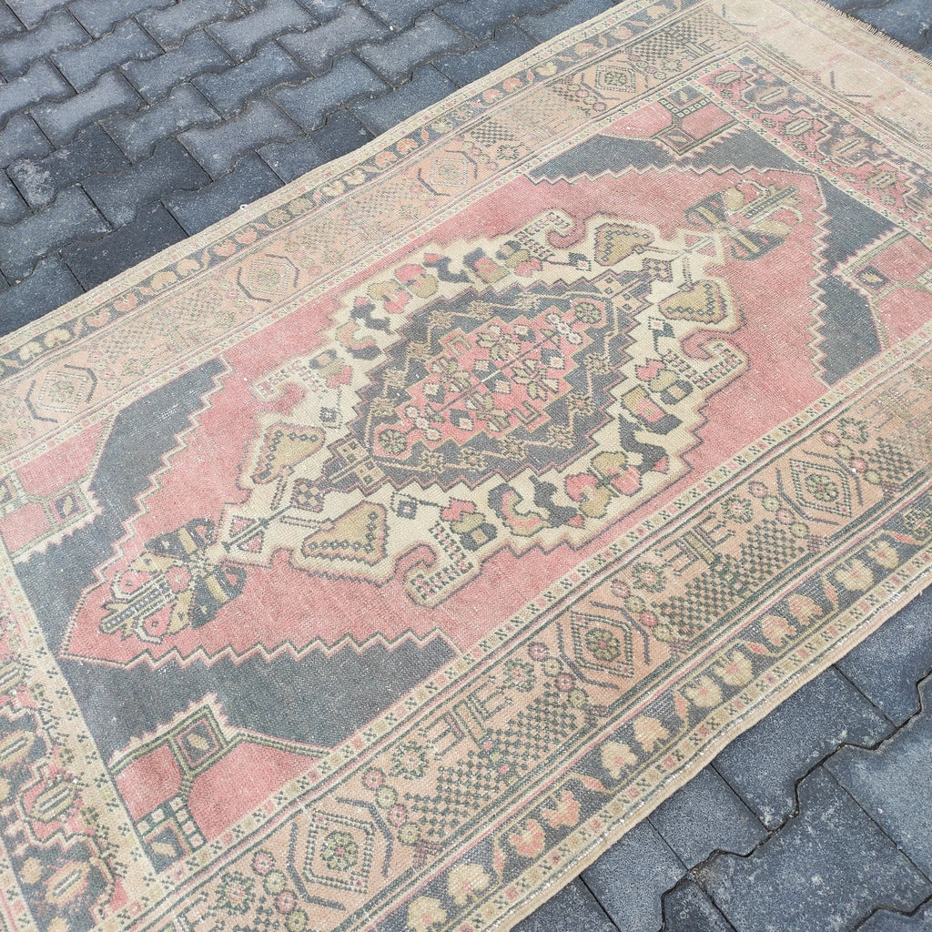 Vintage Turkish Accent Area rug 4 x 7 ft