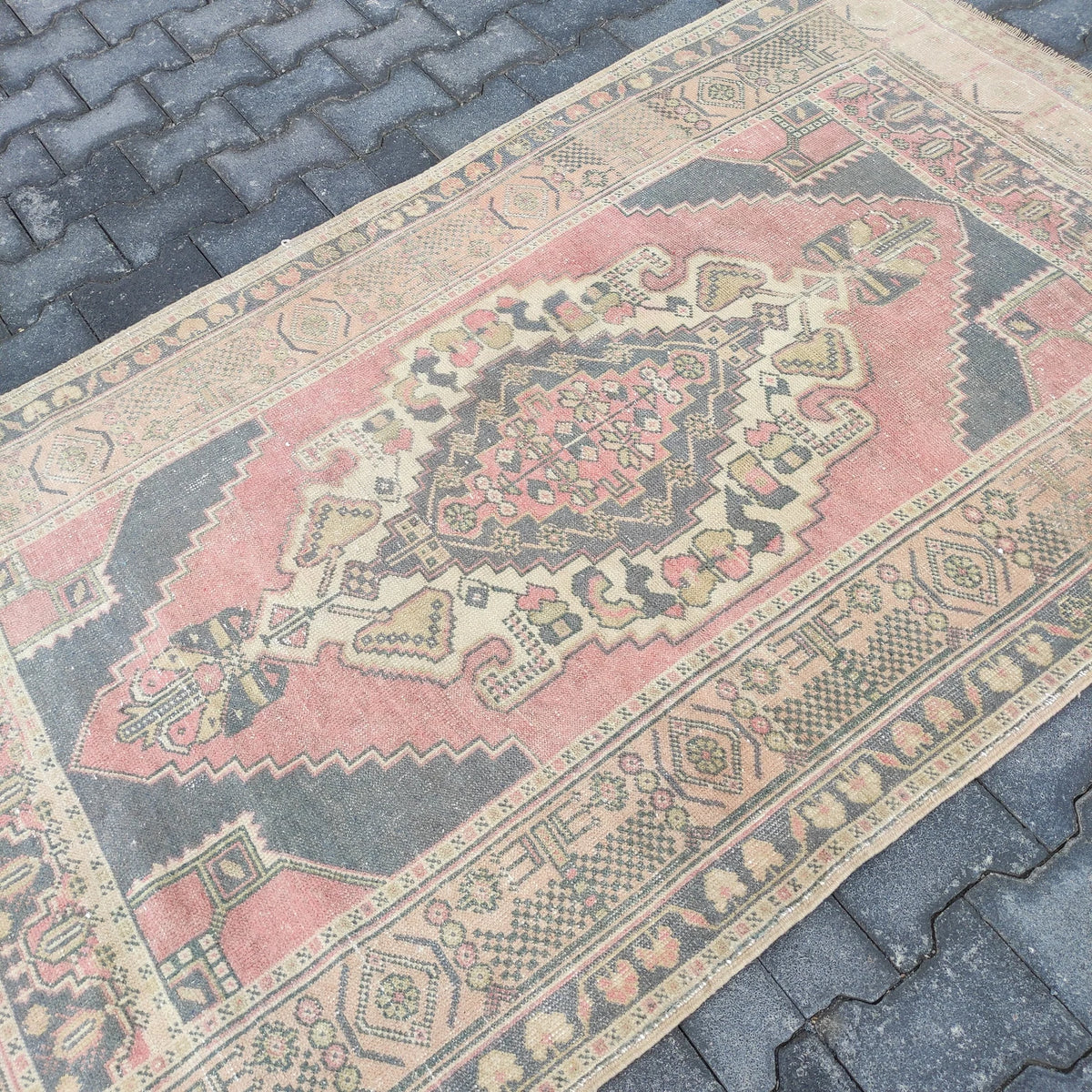 Vintage Turkish Accent Area rug 4 x 7 ft
