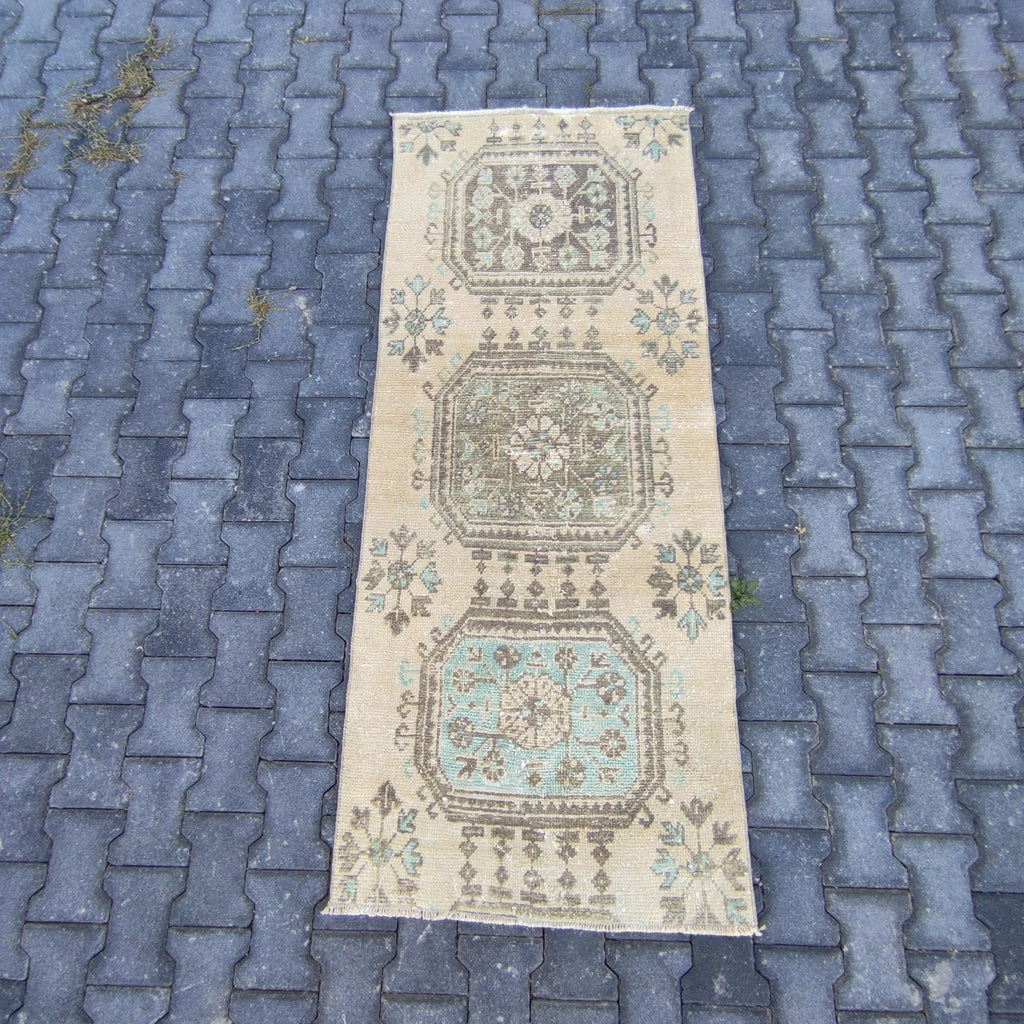 Vintage Turkish Runner Rug 2.6 x 6.4 ft