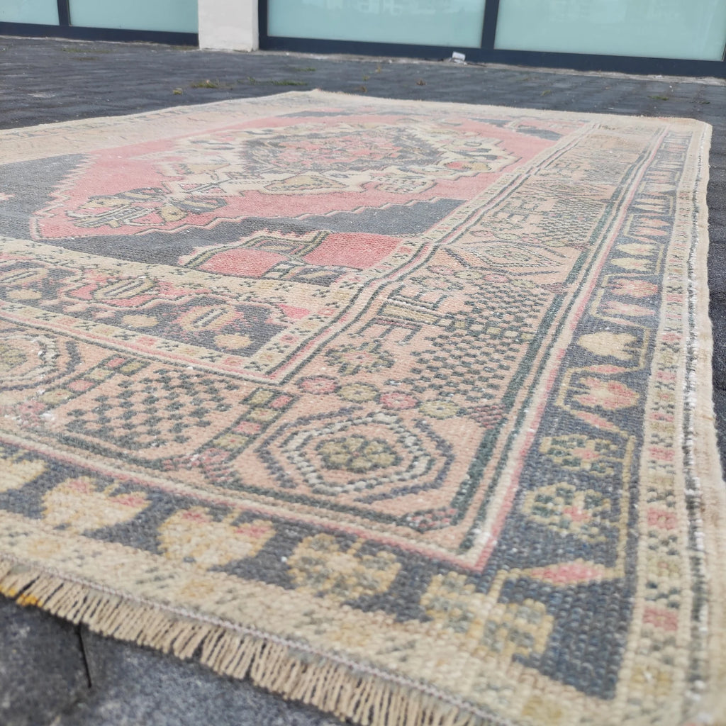 Vintage Turkish Accent Area rug 4 x 7 ft