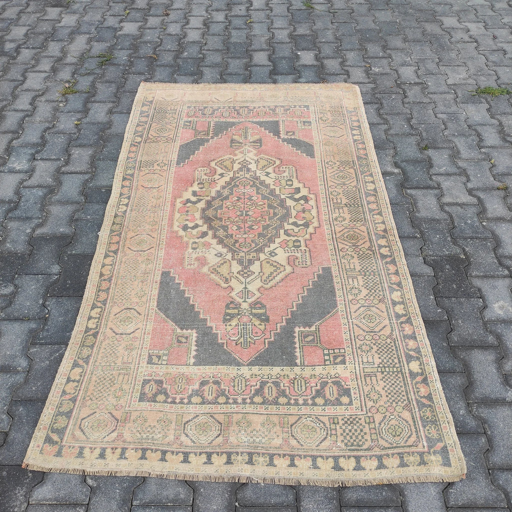 Vintage Turkish Accent Area rug 4 x 7 ft