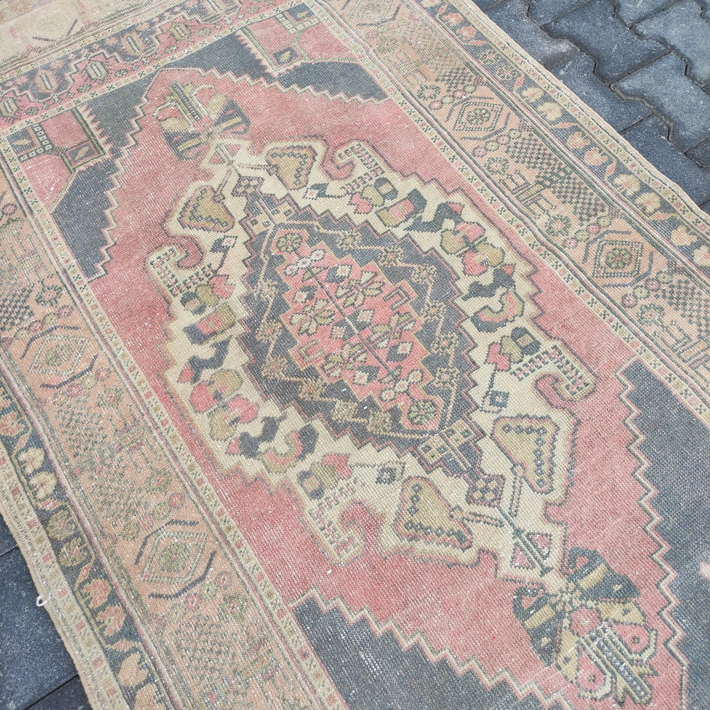 Vintage Turkish Accent Area rug 4 x 7 ft