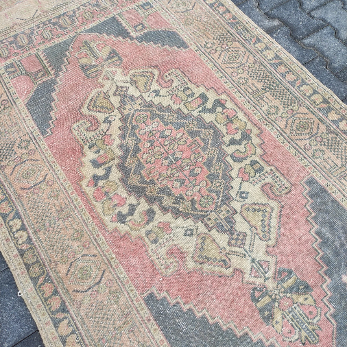 Vintage Turkish Accent Area rug 4 x 7 ft