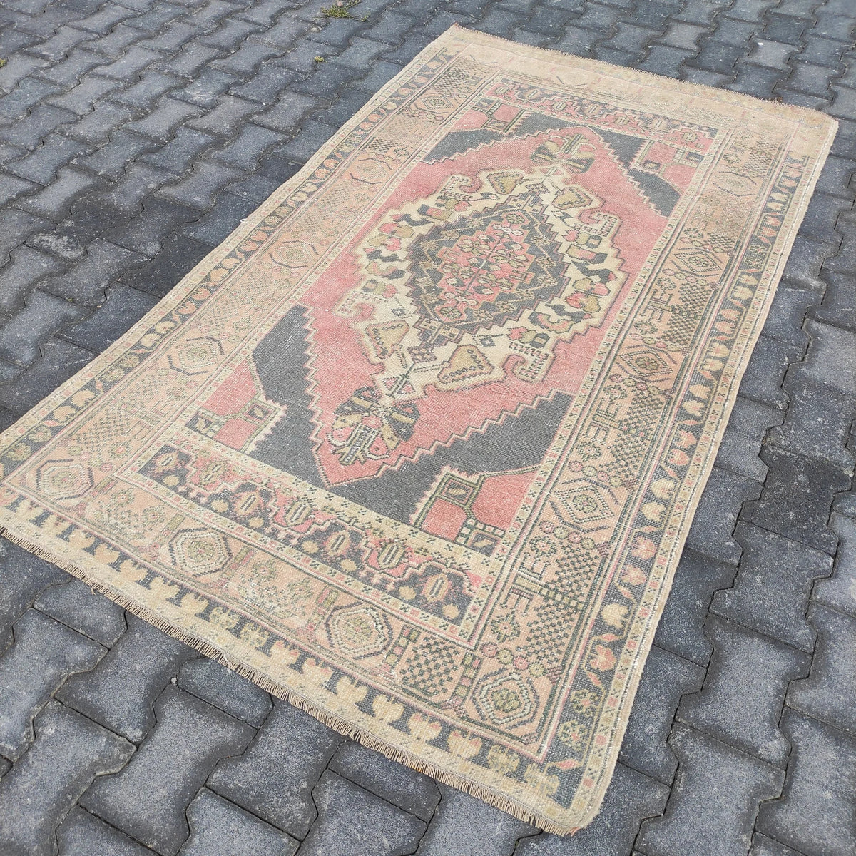 Vintage Turkish Accent Area rug 4 x 7 ft