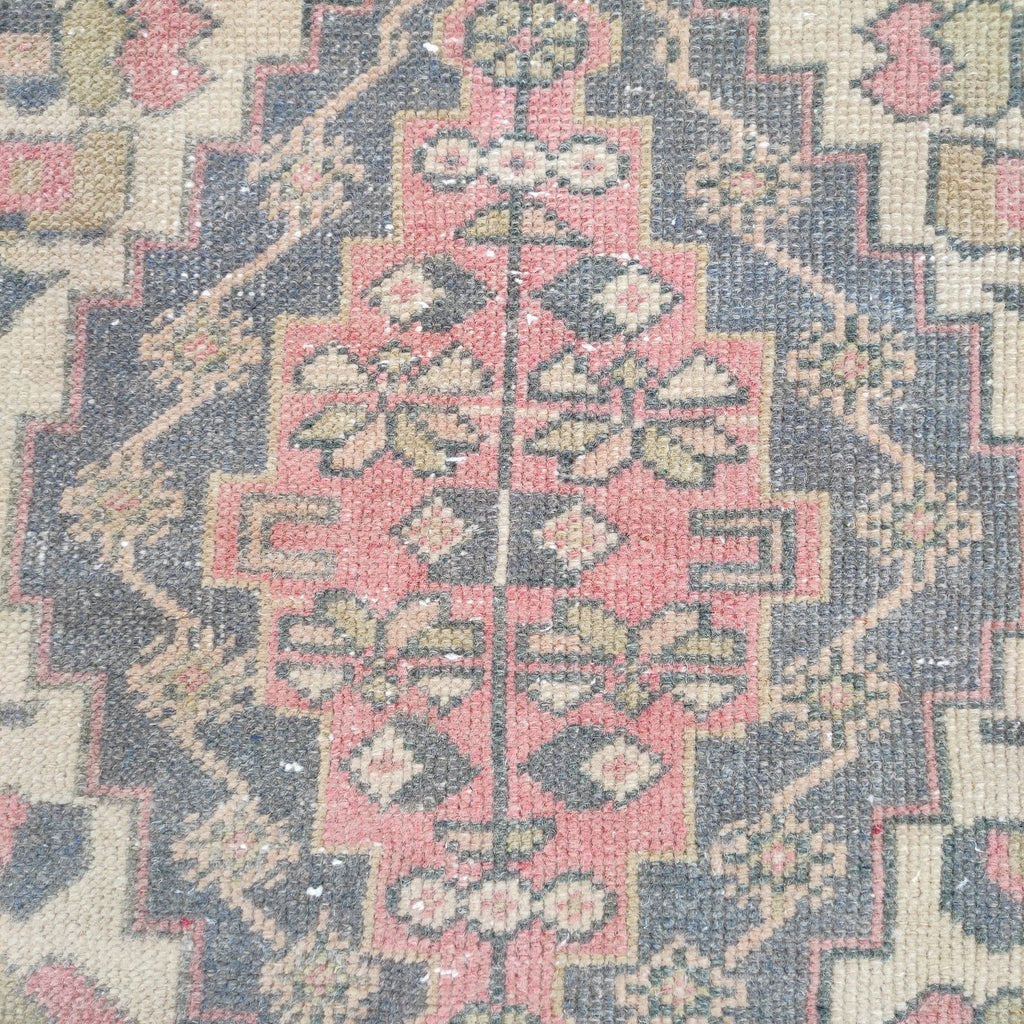 Vintage Turkish Accent Area rug 4 x 7 ft