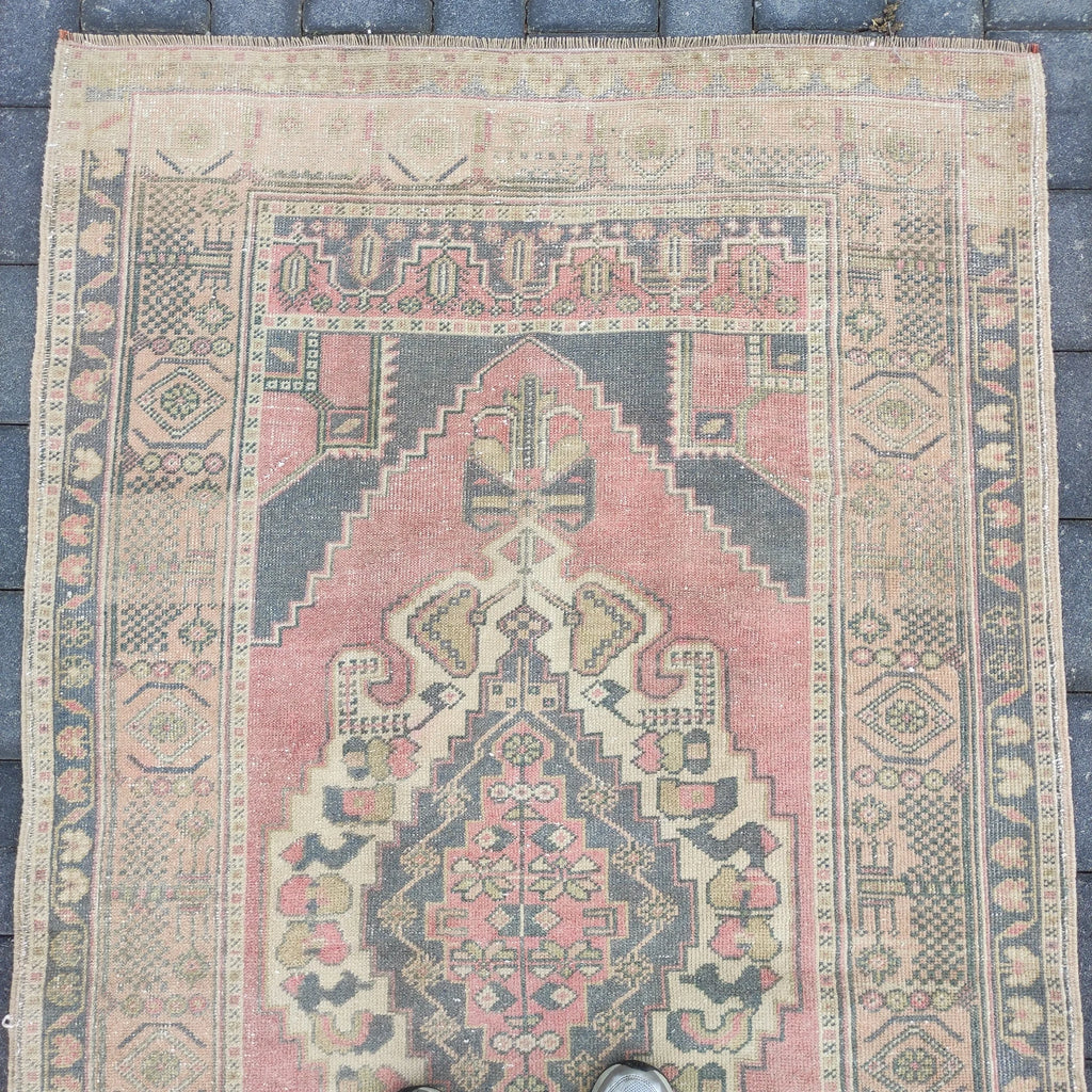 Vintage Turkish Accent Area rug 4 x 7 ft