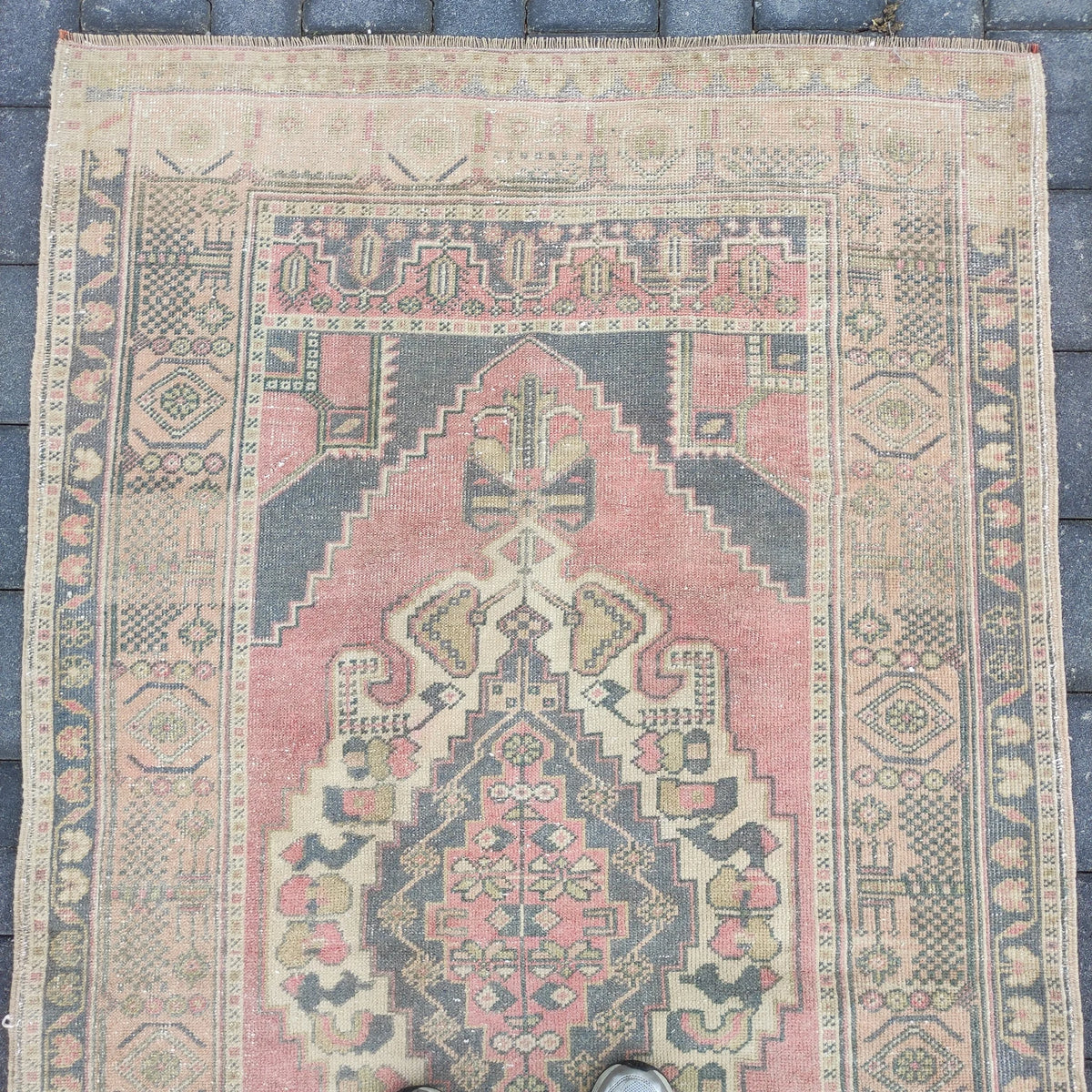 Vintage Turkish Accent Area rug 4 x 7 ft