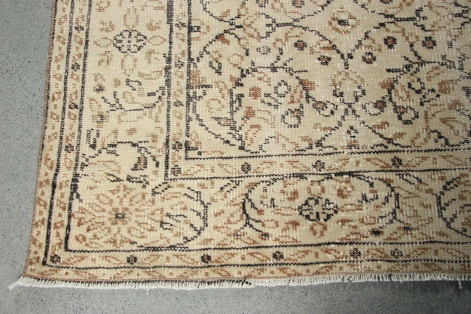 XL Vintage Turkish Accent Area rug 6.1 x 8.3 ft