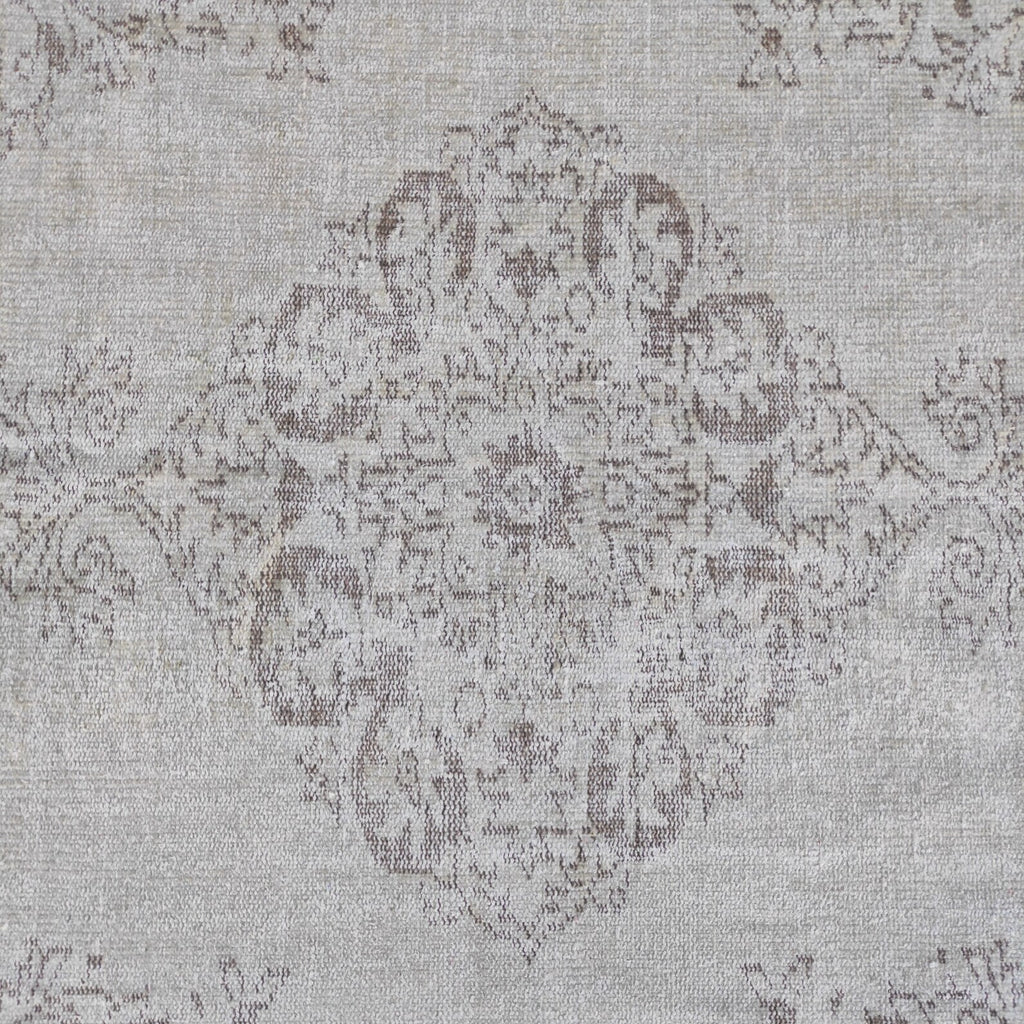 Vintage Turkish Accent Area rug 5 x 9.3 ft