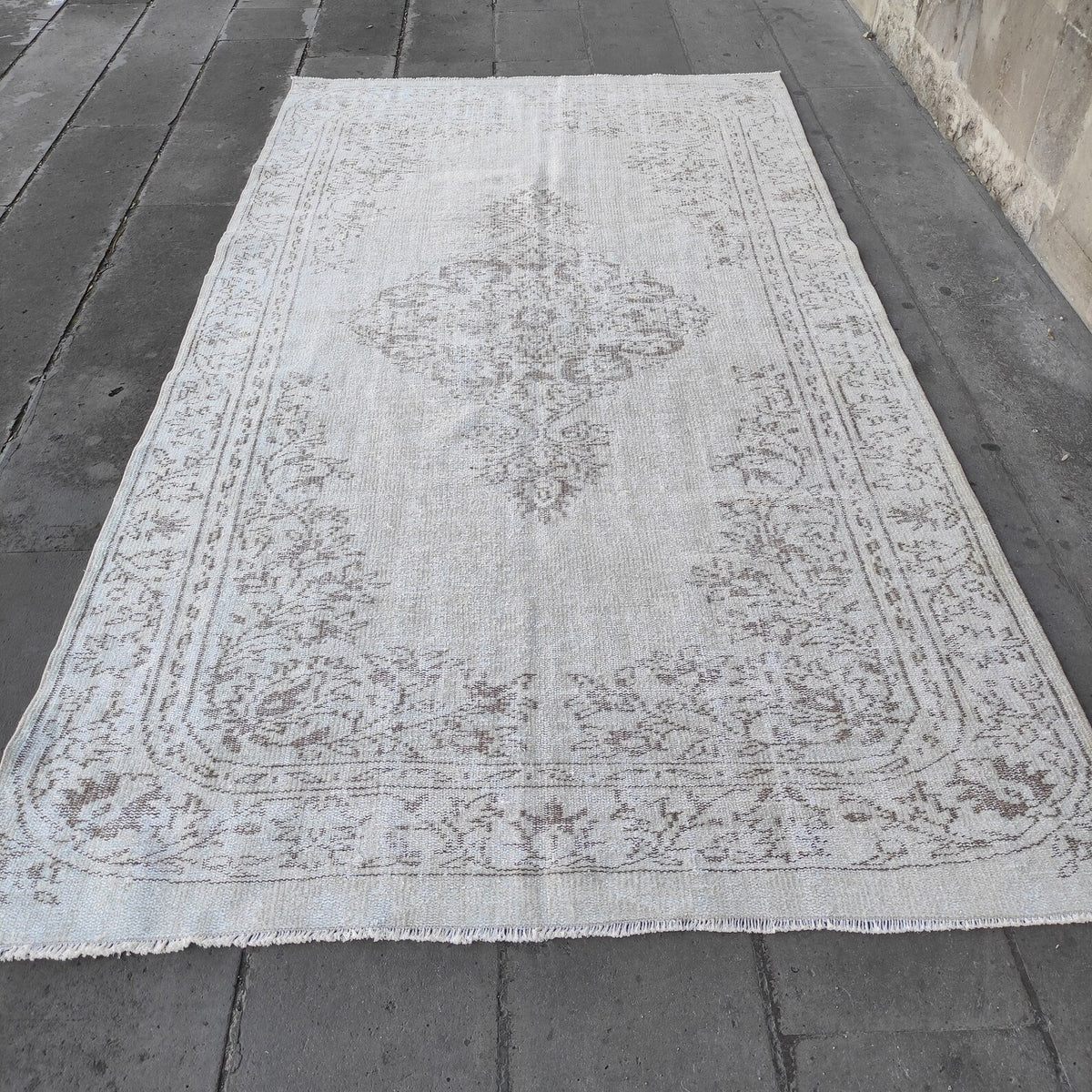 Vintage Turkish Accent Area rug 5 x 9.3 ft