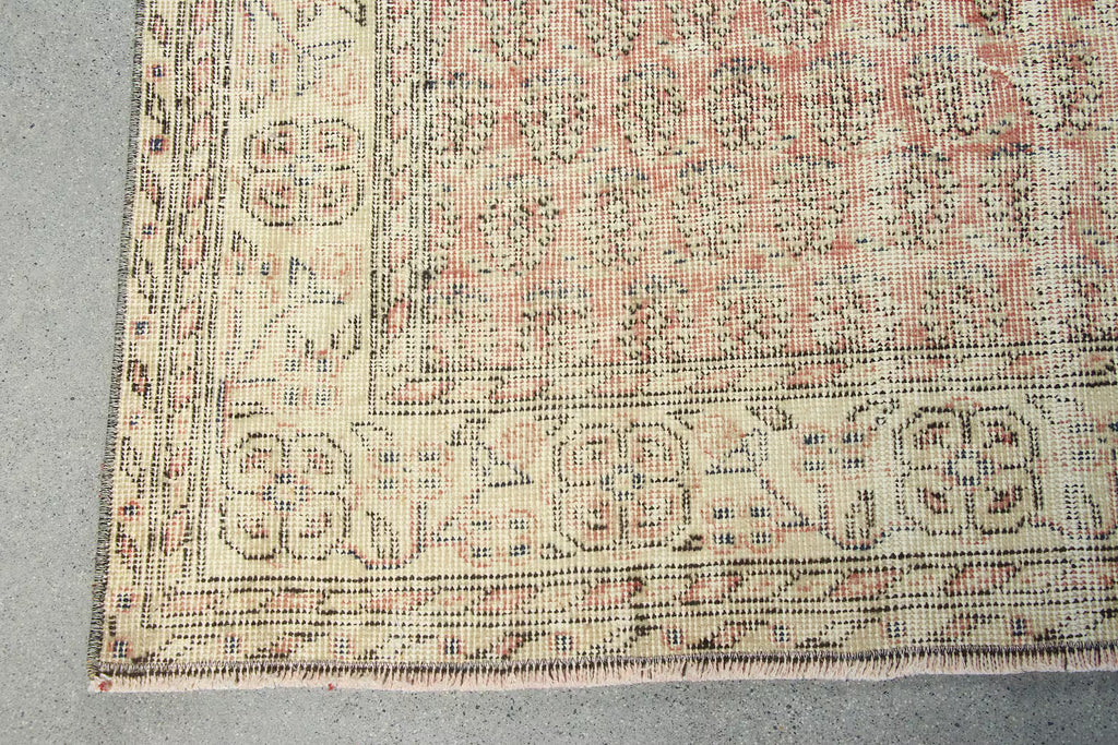 XL Vintage Turkish Accent Area rug 5.2 x 8.5 ft