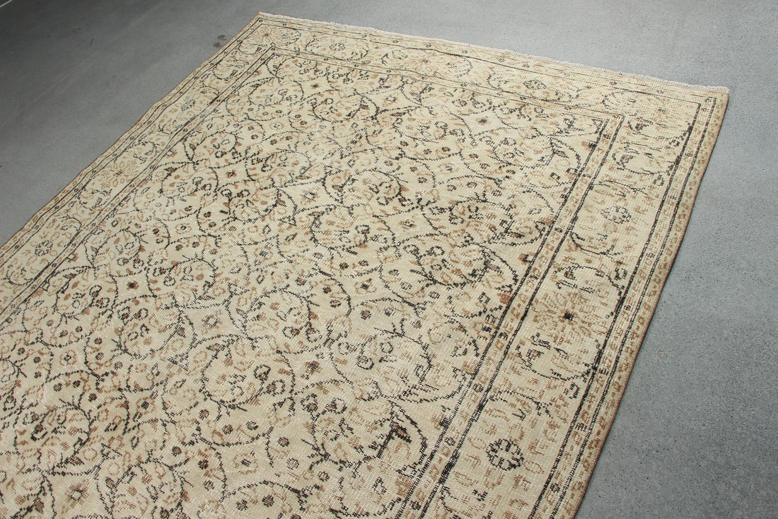XL Vintage Turkish Accent Area rug 6.1 x 8.3 ft