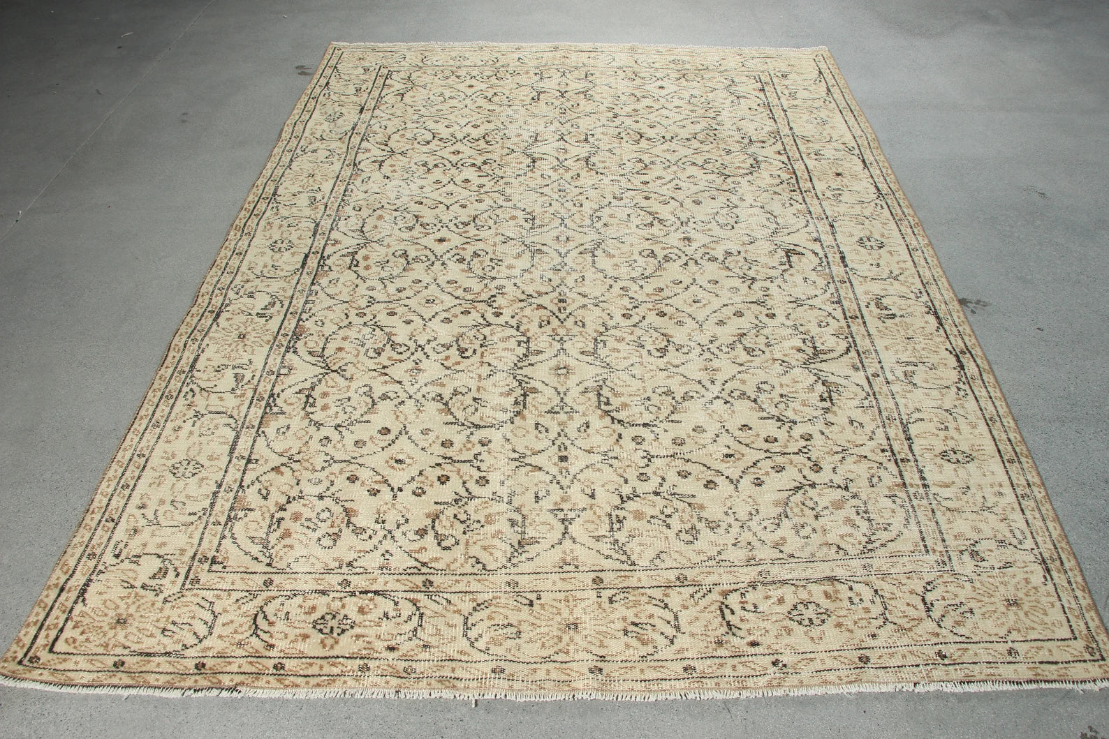XL Vintage Turkish Accent Area rug 6.1 x 8.3 ft