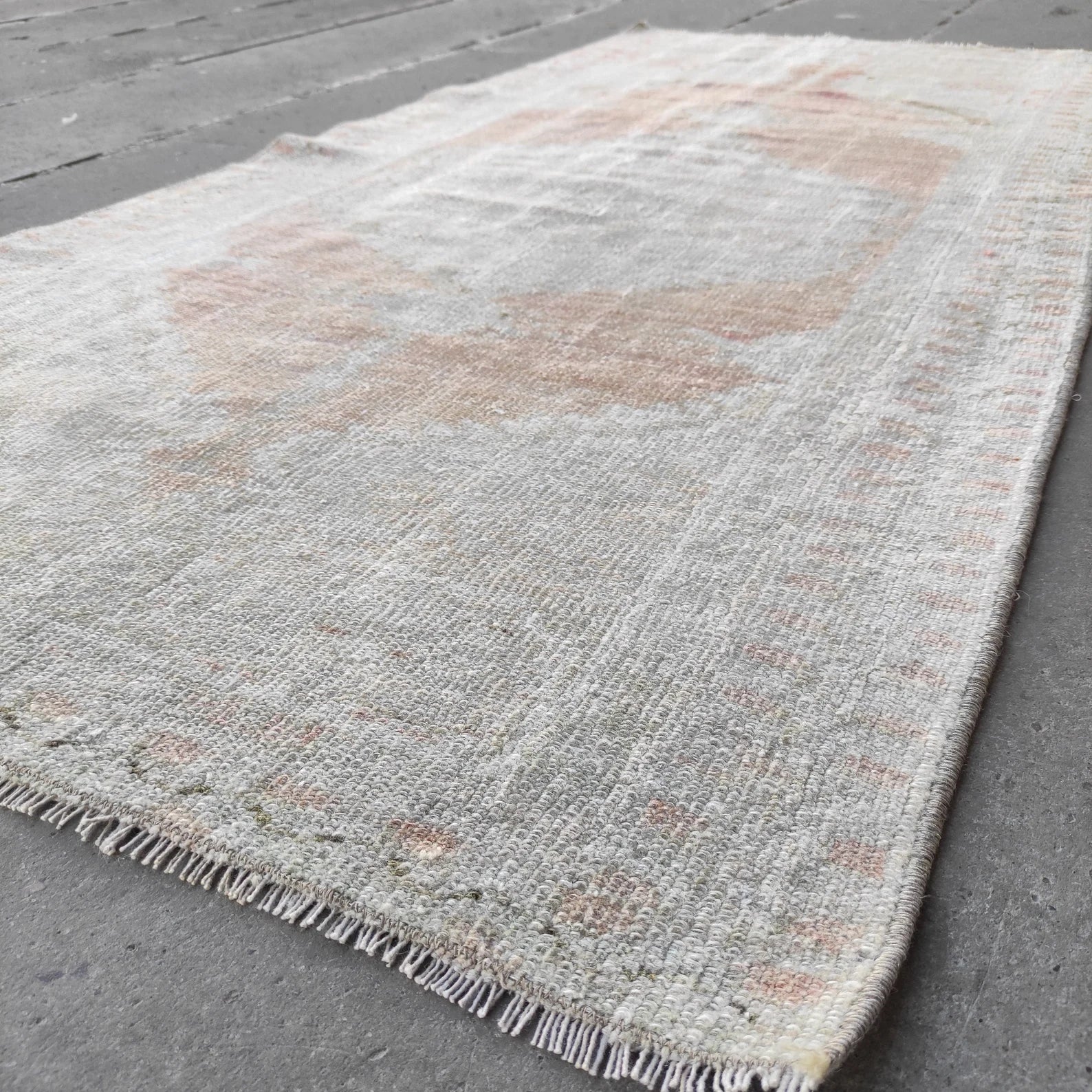 Vintage Turkish Accent Area rug 2.5 x 5.3 ft