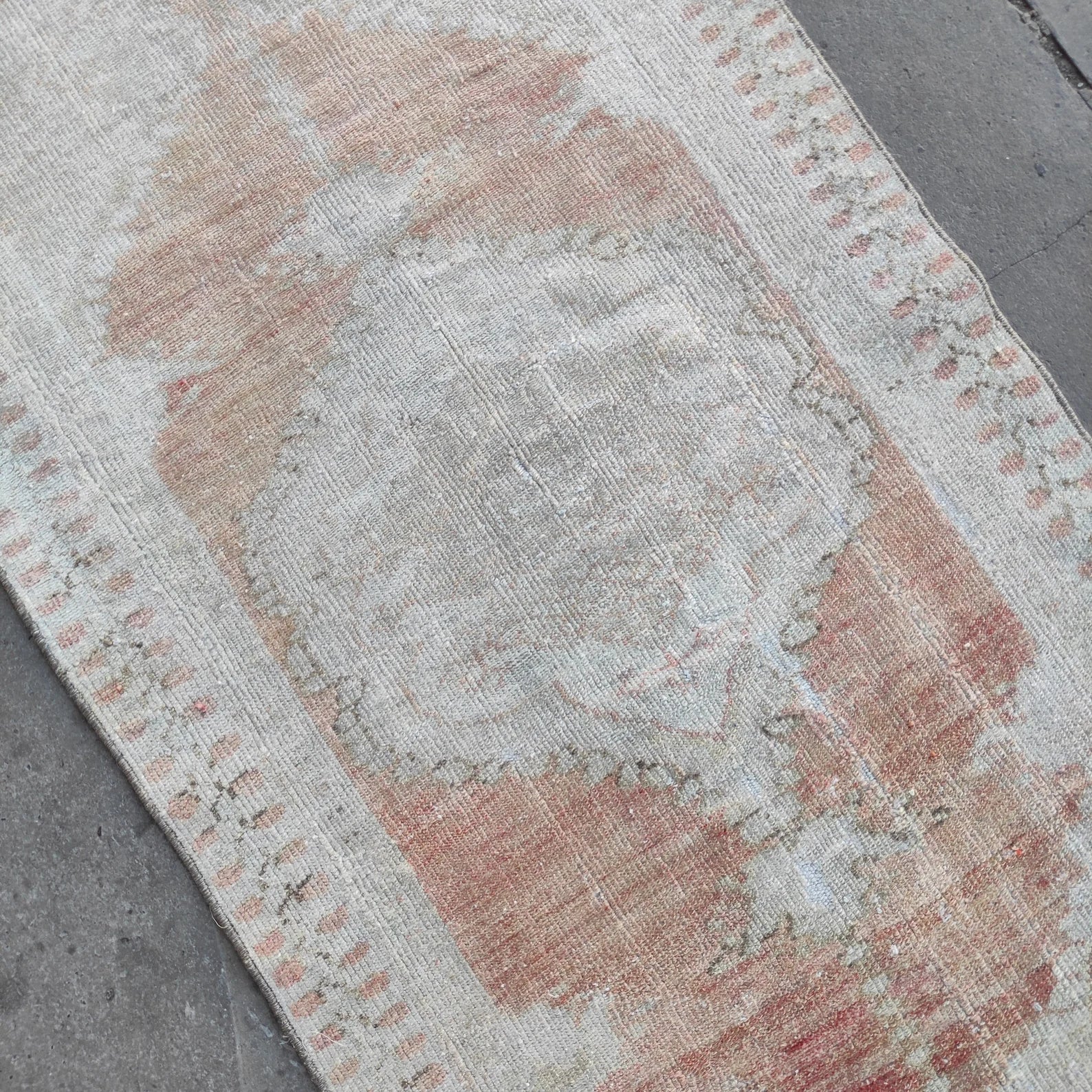 Vintage Turkish Accent Area rug 2.5 x 5.3 ft