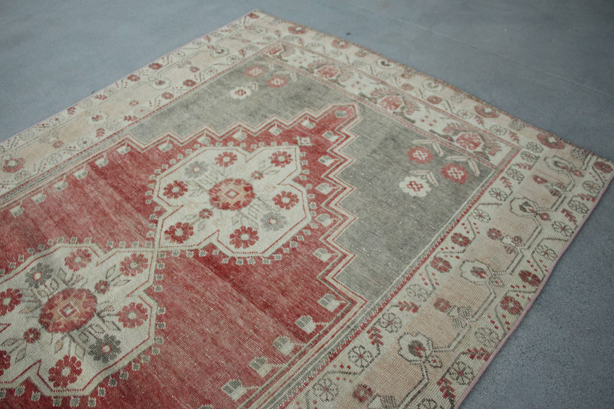 XL Vintage Turkish Accent Area Rug 5.4 x 9.5 ft