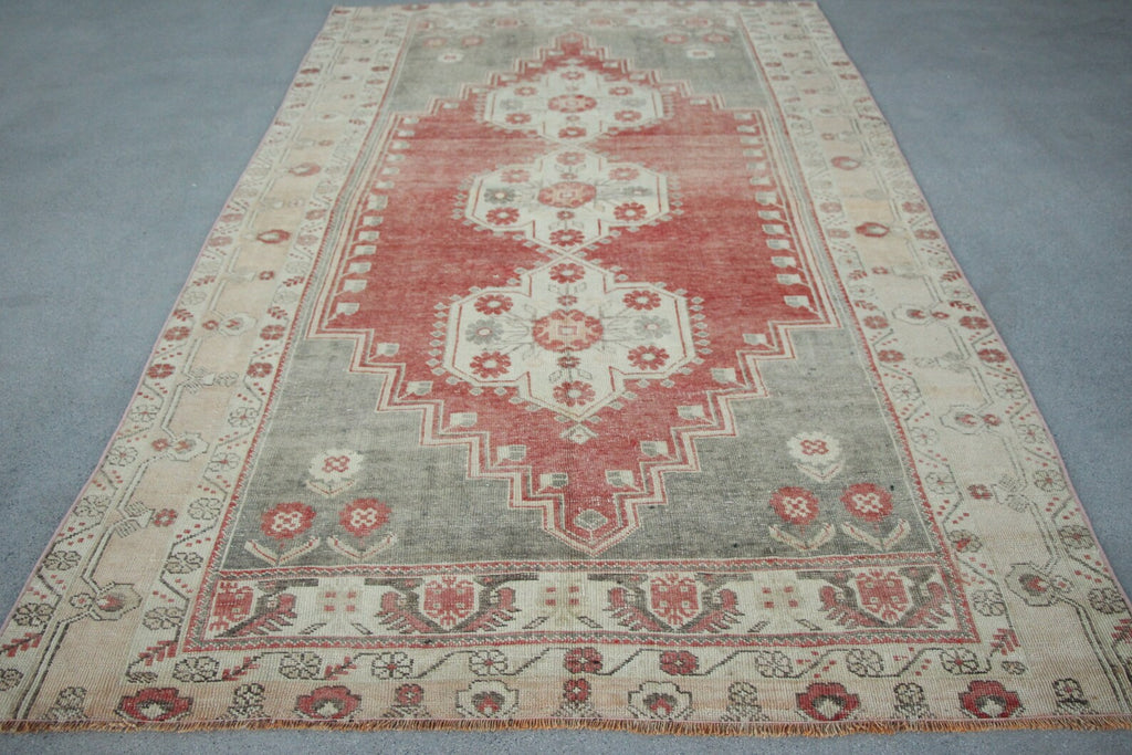 XL Vintage Turkish Accent Area Rug 5.4 x 9.5 ft