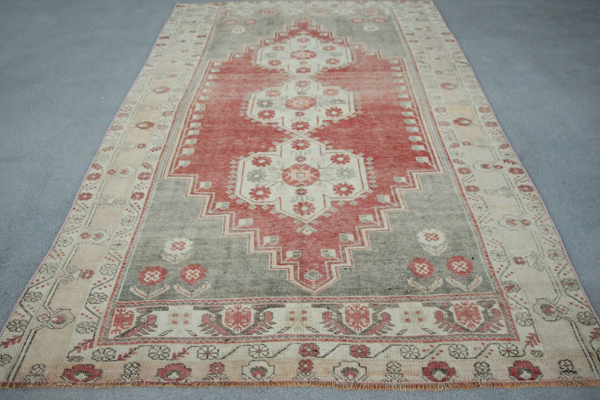 XL Vintage Turkish Accent Area Rug 5.4 x 9.5 ft