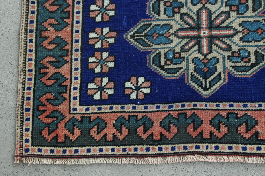 Vintage Turkish Accent Area rug 2.9 x 6.2 ft