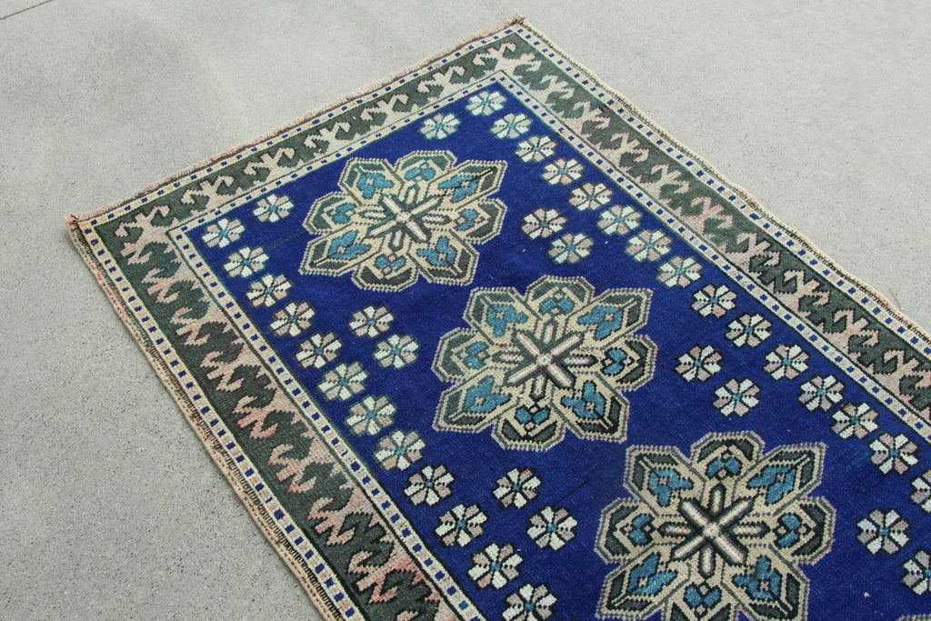 Vintage Turkish Accent Area rug 2.9 x 6.2 ft