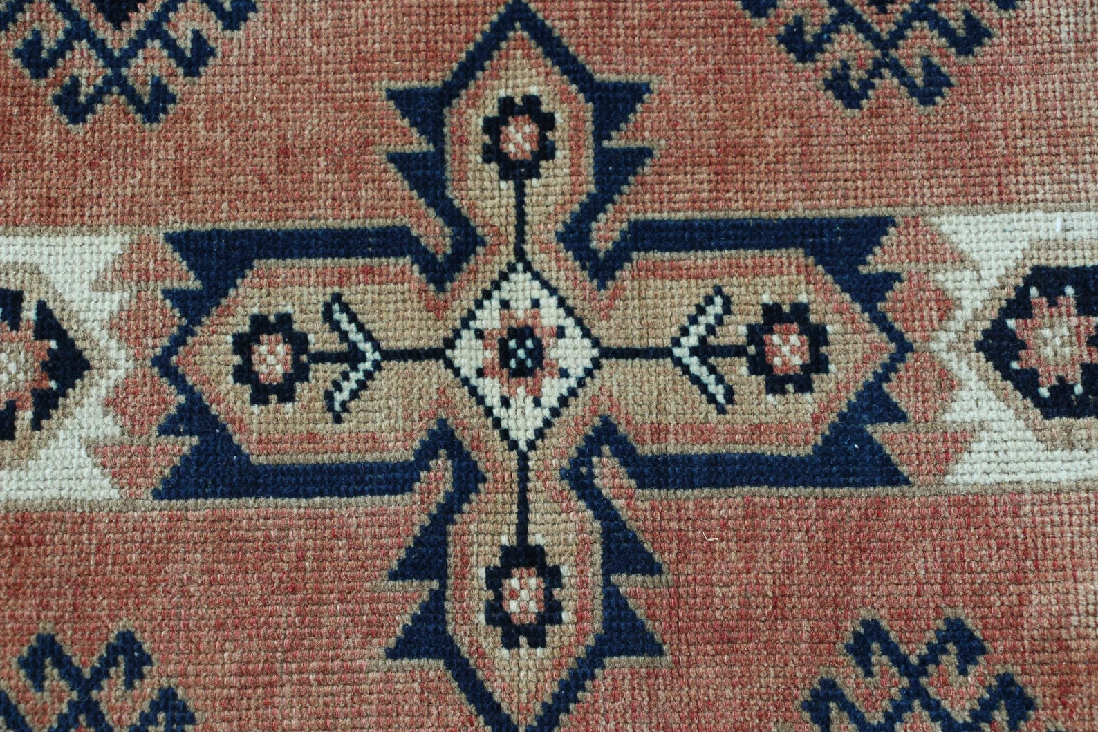 Vintage Turkish Accent Area rug 4.1 x 6.4 ft