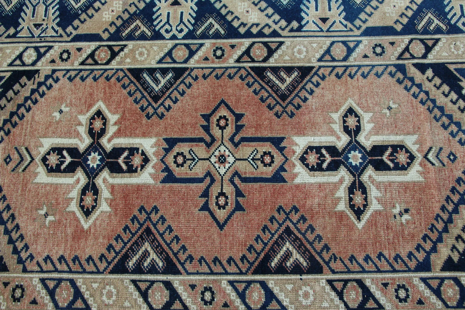 Vintage Turkish Accent Area rug 4.1 x 6.4 ft