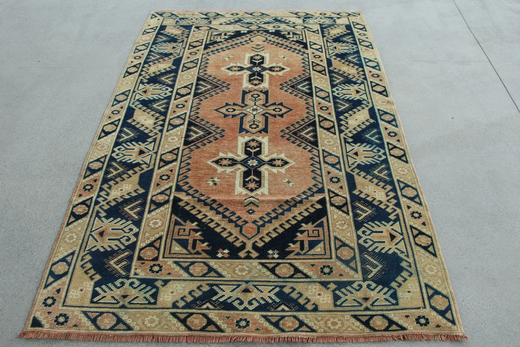 Vintage Turkish Accent Area rug 4.1 x 6.4 ft