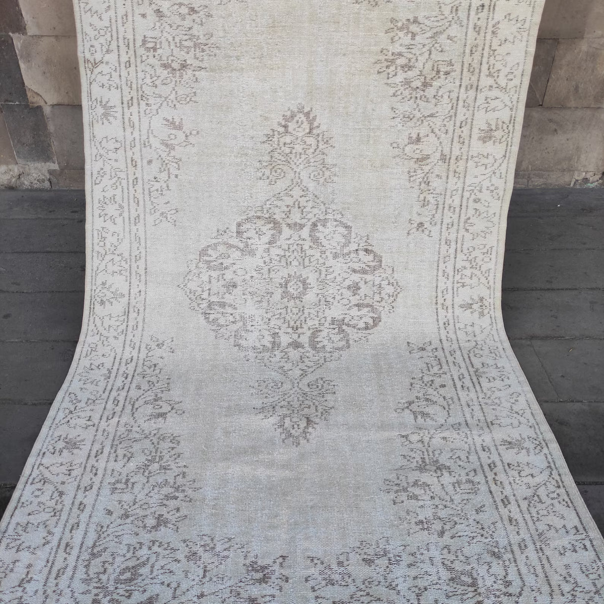 Vintage Turkish Accent Area rug 5 x 9.3 ft