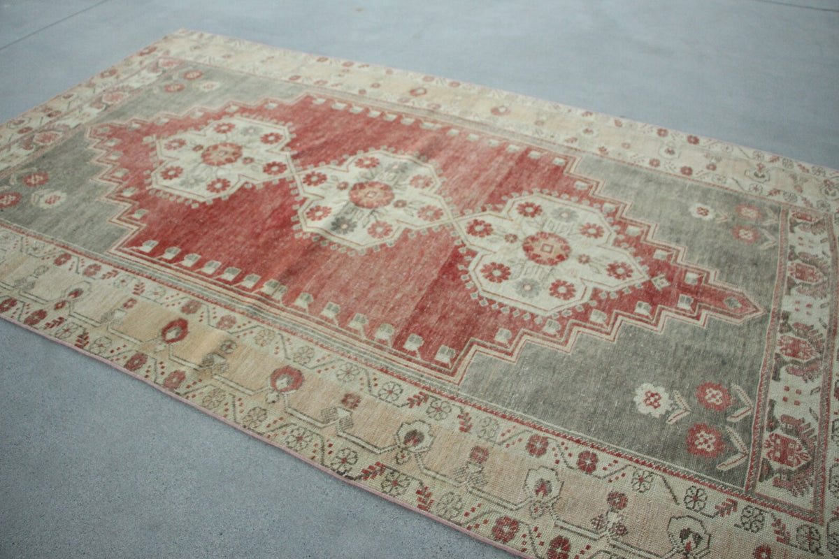 XL Vintage Turkish Accent Area Rug 5.4 x 9.5 ft