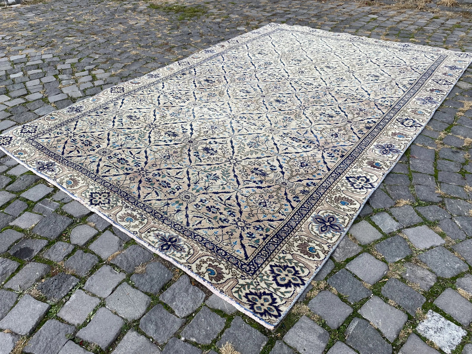 Vintage Turkish Accent Area rug 5.7 x 8.9 ft