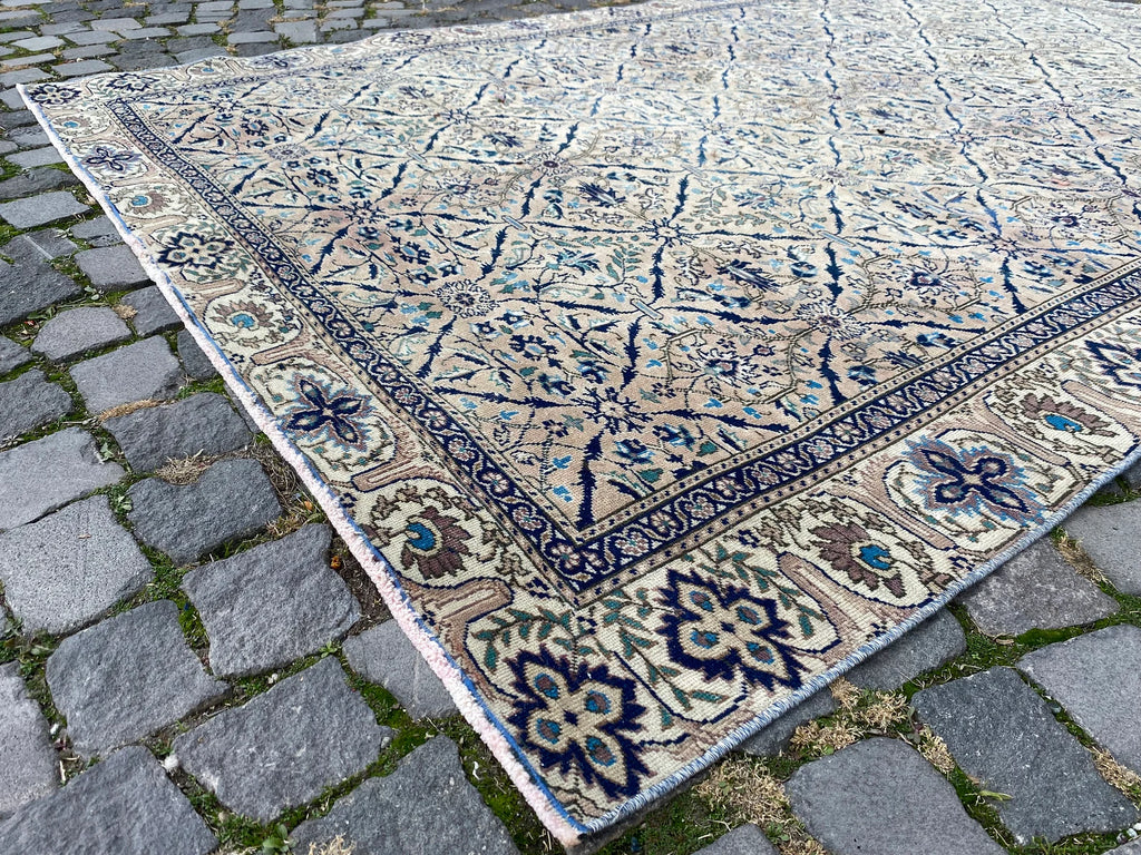 Vintage Turkish Accent Area rug 5.7 x 8.9 ft
