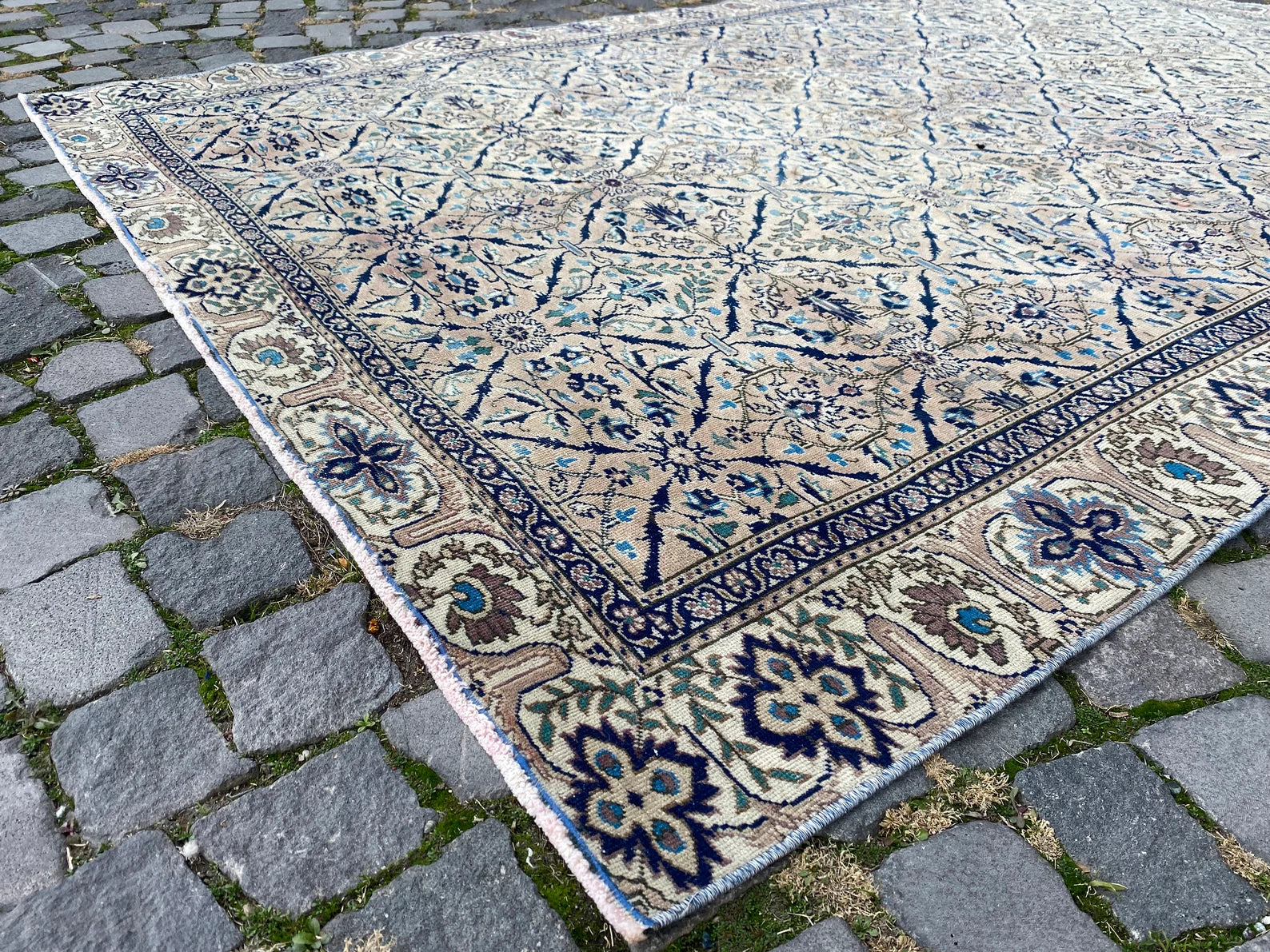 Vintage Turkish Accent Area rug 5.7 x 8.9 ft