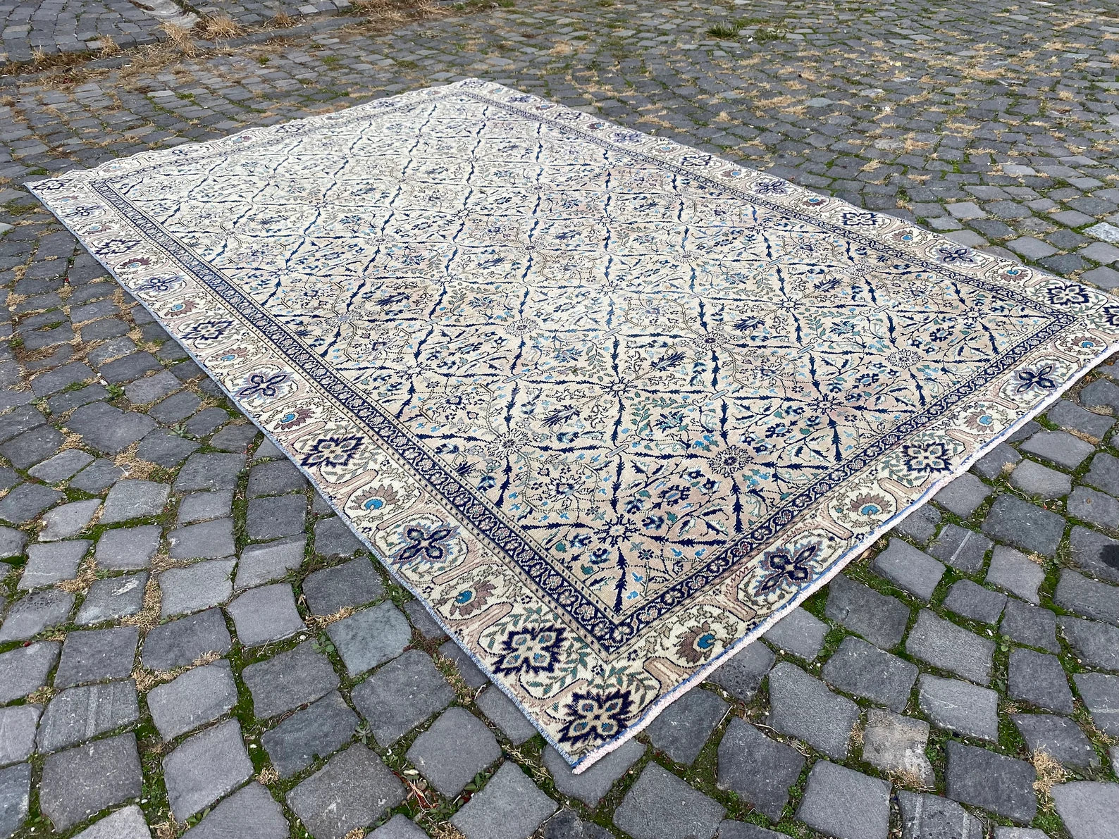 Vintage Turkish Accent Area rug 5.7 x 8.9 ft