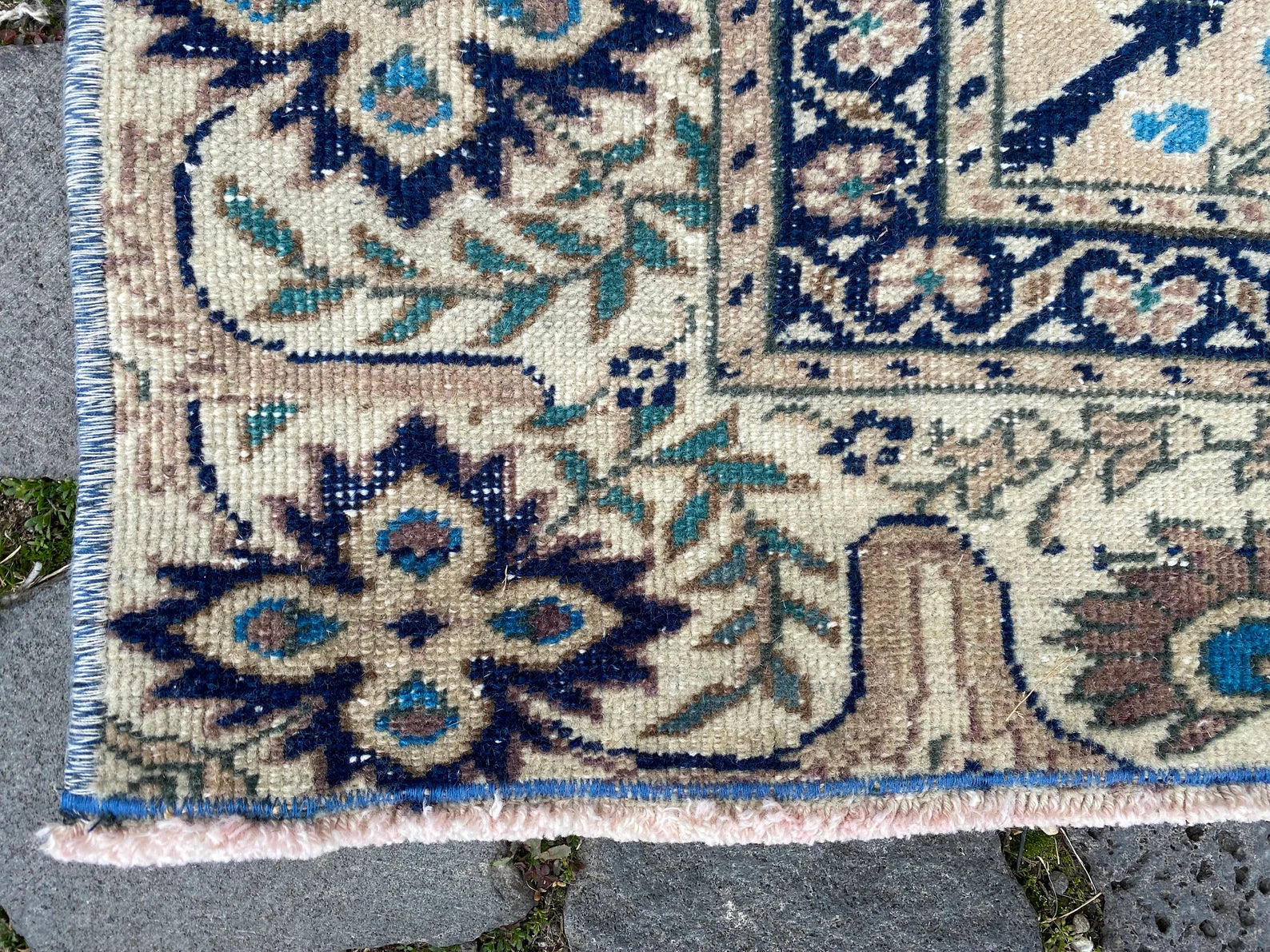Vintage Turkish Accent Area rug 5.7 x 8.9 ft
