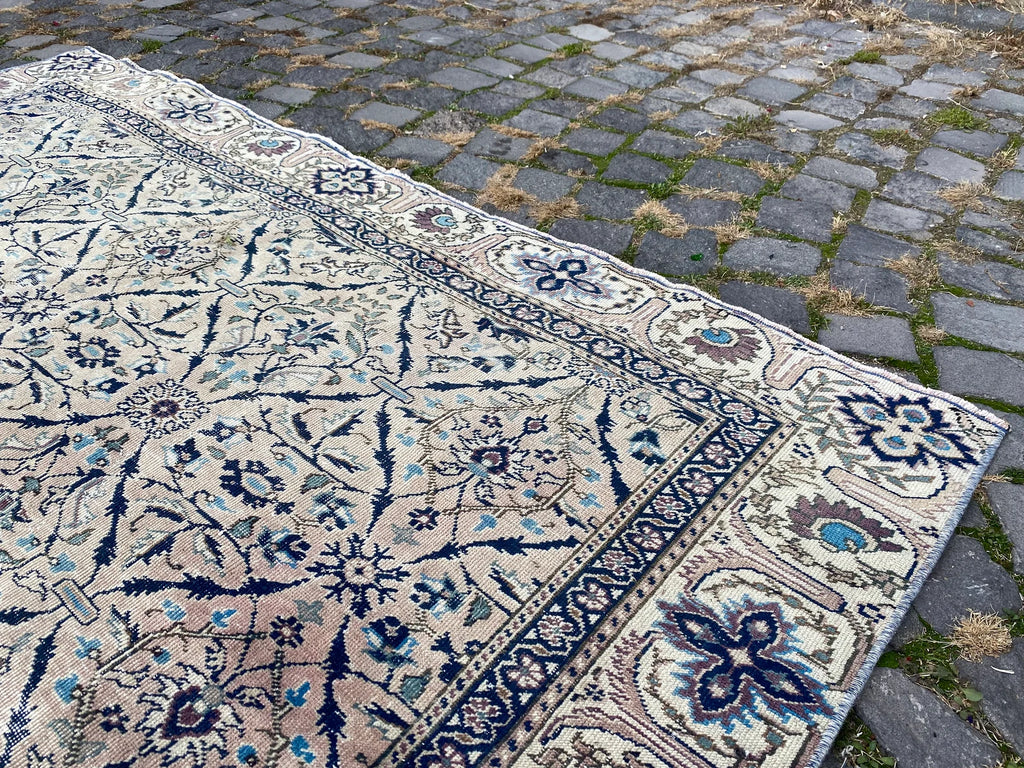 Vintage Turkish Accent Area rug 5.7 x 8.9 ft