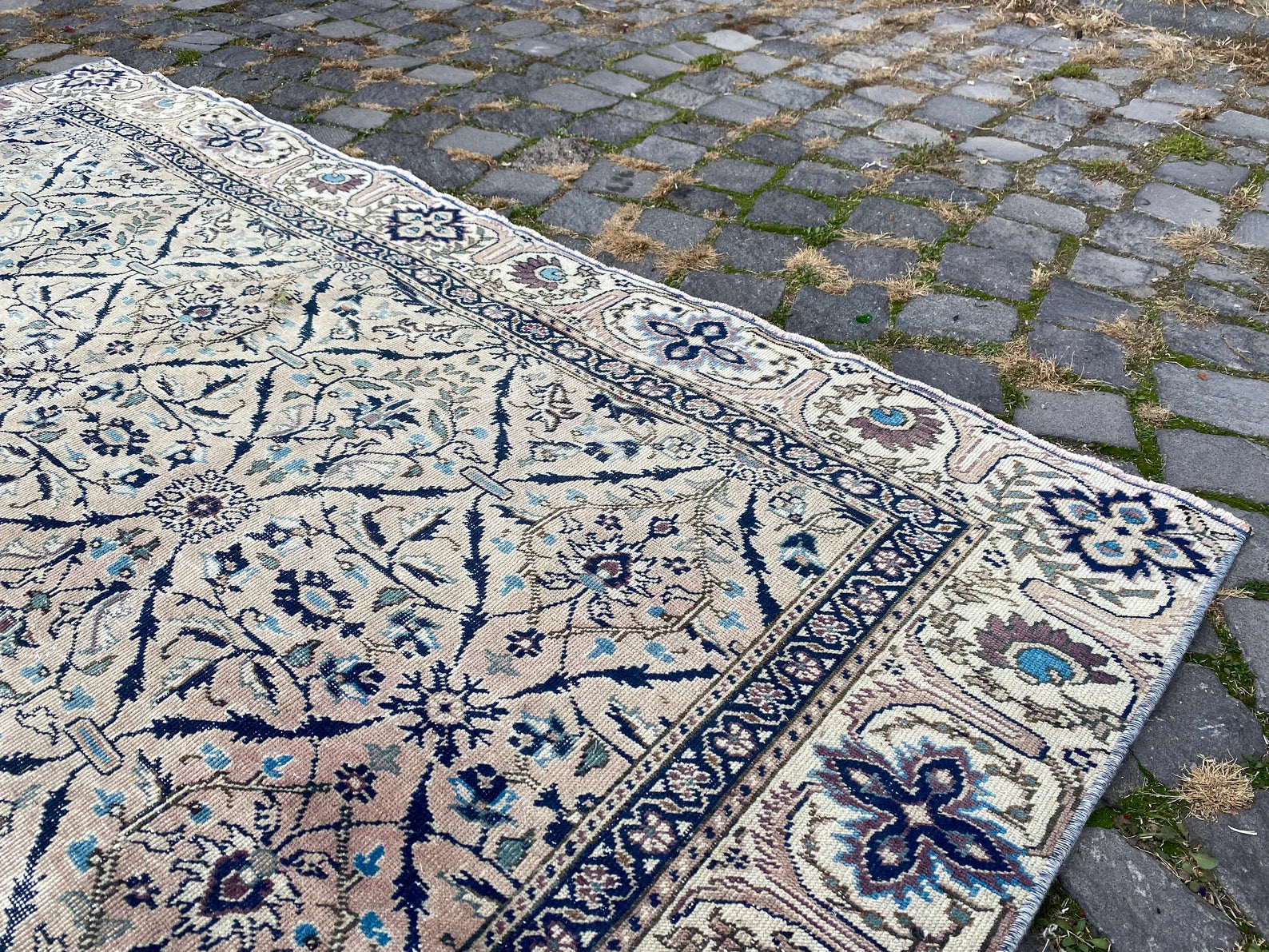 Vintage Turkish Accent Area rug 5.7 x 8.9 ft