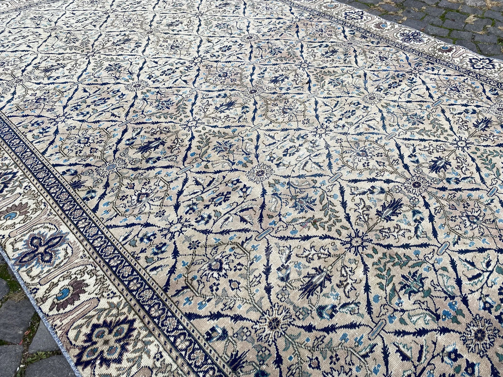 Vintage Turkish Accent Area rug 5.7 x 8.9 ft