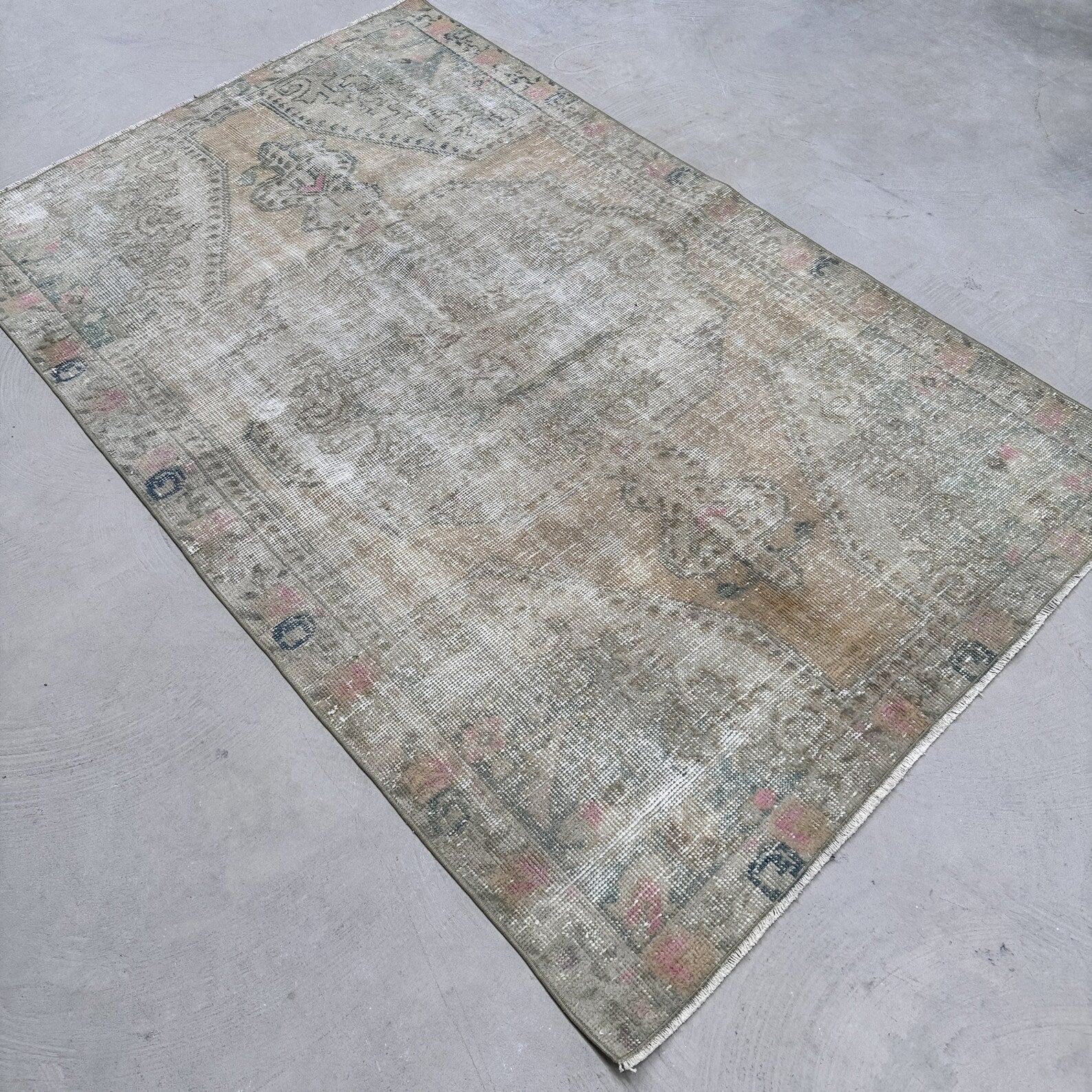 Vintage Turkish Accent Area rug 4.1 x 6.6 ft