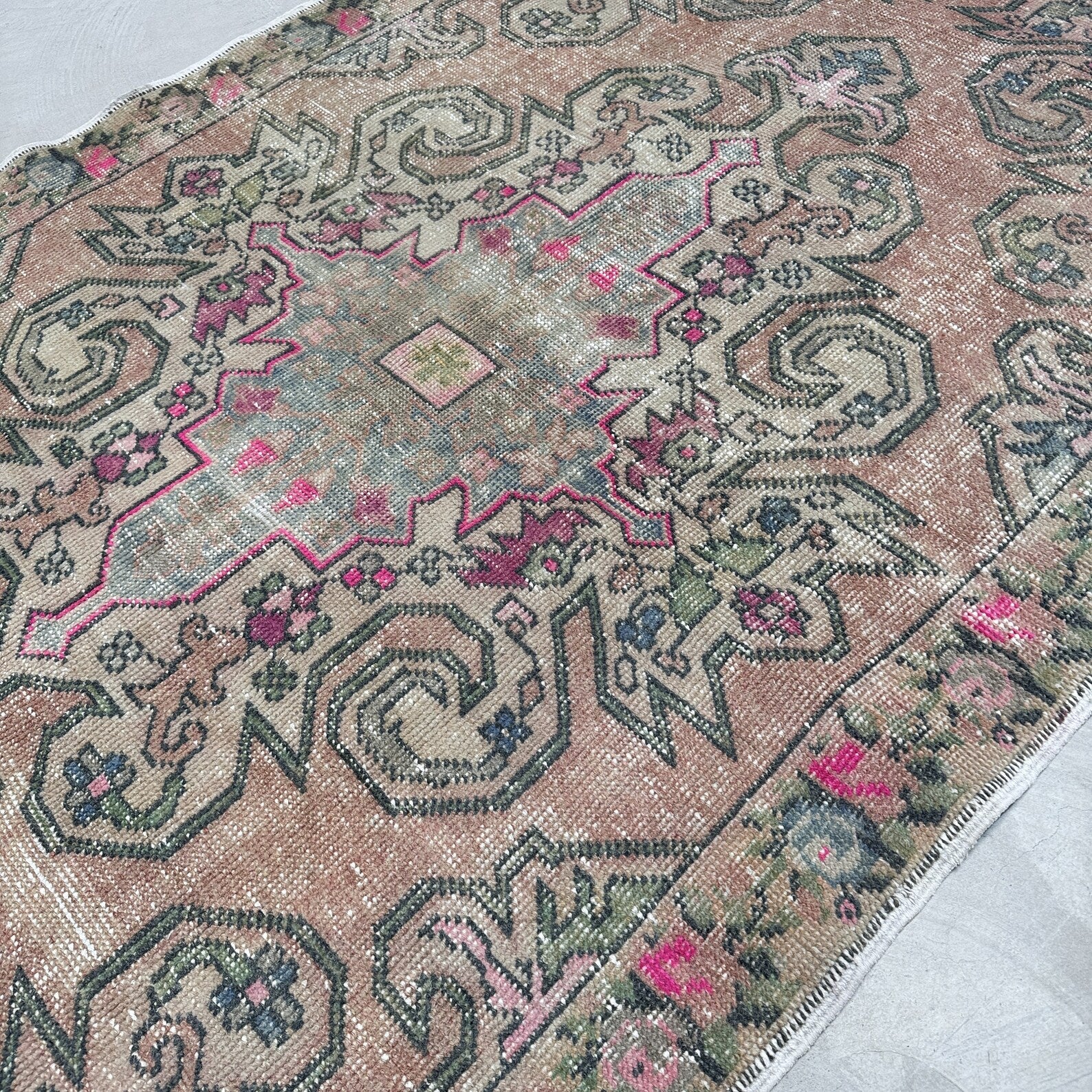 Vintage Turkish Accent Area rug 4.6 x 6.9 ft
