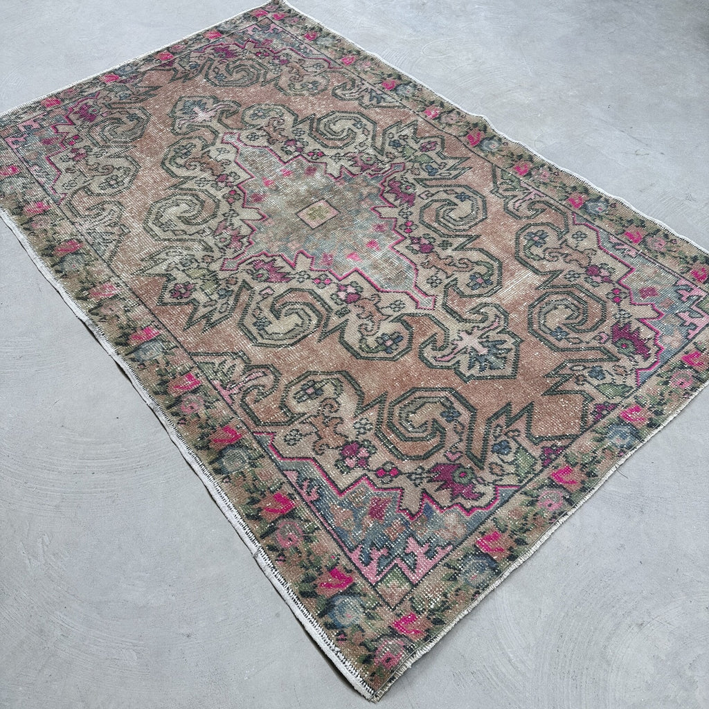 Vintage Turkish Accent Area rug 4.6 x 6.9 ft