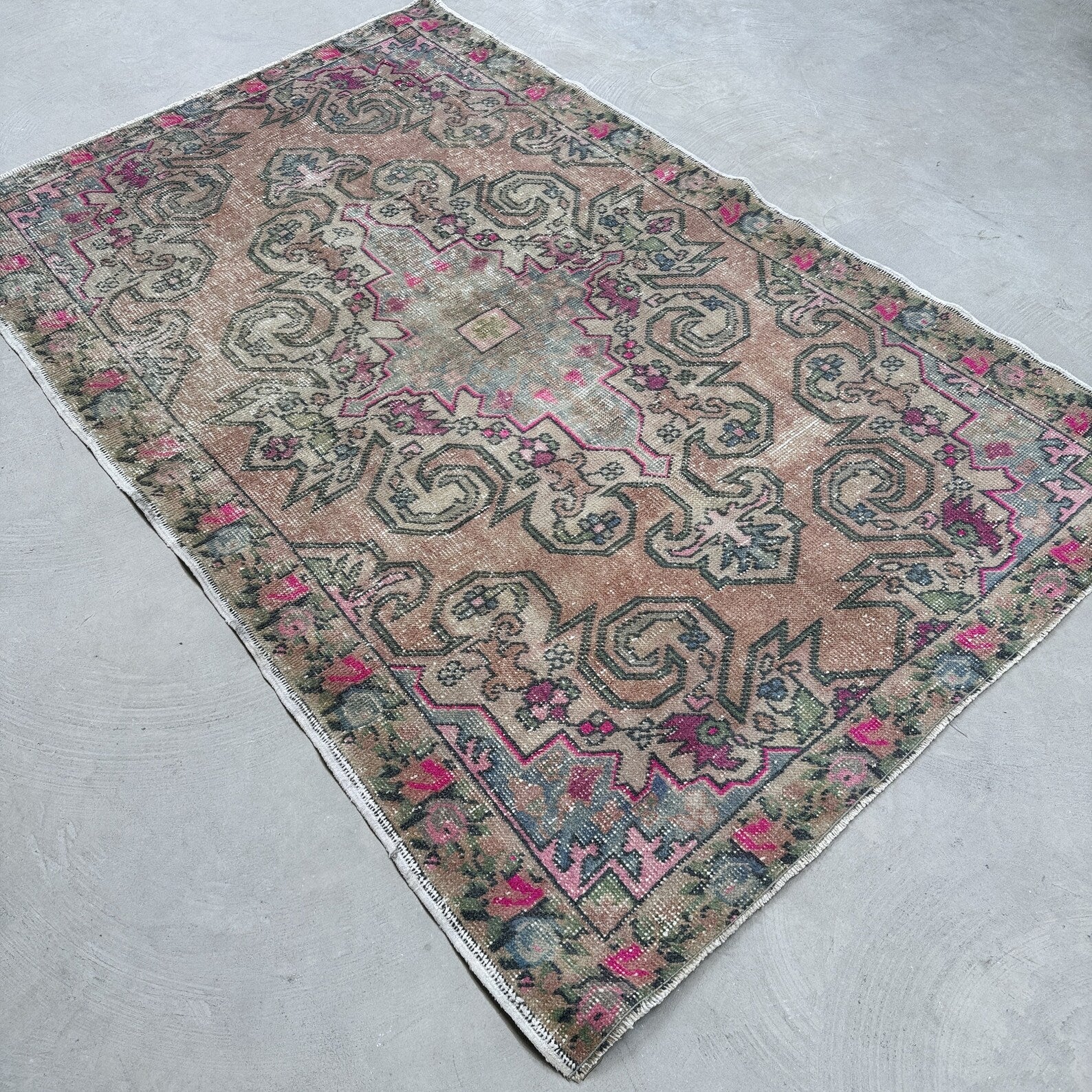 Vintage Turkish Accent Area rug 4.6 x 6.9 ft